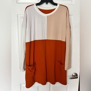 NWOT Women’s tunic style top.